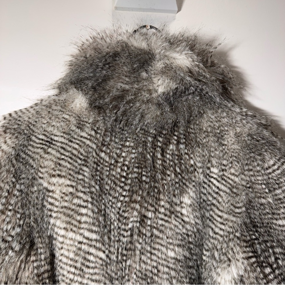 Guess Ladies Faux Fur 3/4 Sleeve Jacket Black & White Fur Size Medium - Picture 8 of 16